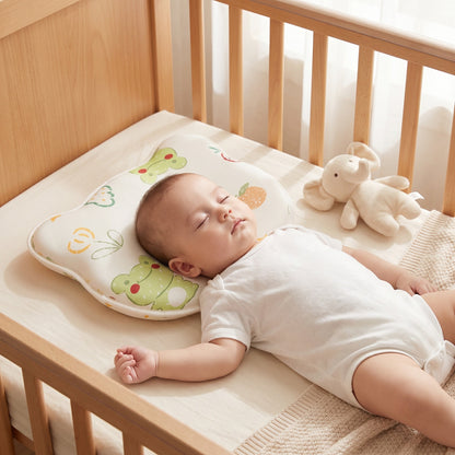 👶 Tudományosan tervezett fej – gyengéden megtámasztja és vezeti a baba fejének formáját, és megakadályozza a laposfejű szindrómát!  🌙