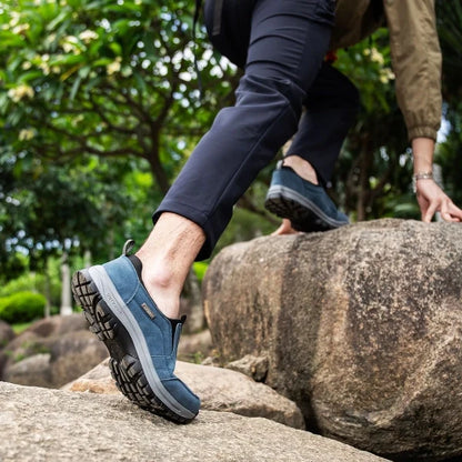 🎁 Zapatillas de senderismo ortopédicas de moda — Ante cosido a mano 👟 Impermeables y antideslizantes ✅ Soporte para el arco del pie — Caminar cómodamente.